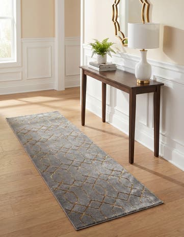 2' x 6' Marilyn Monroe&trade; Glam Trellis Runner Rug