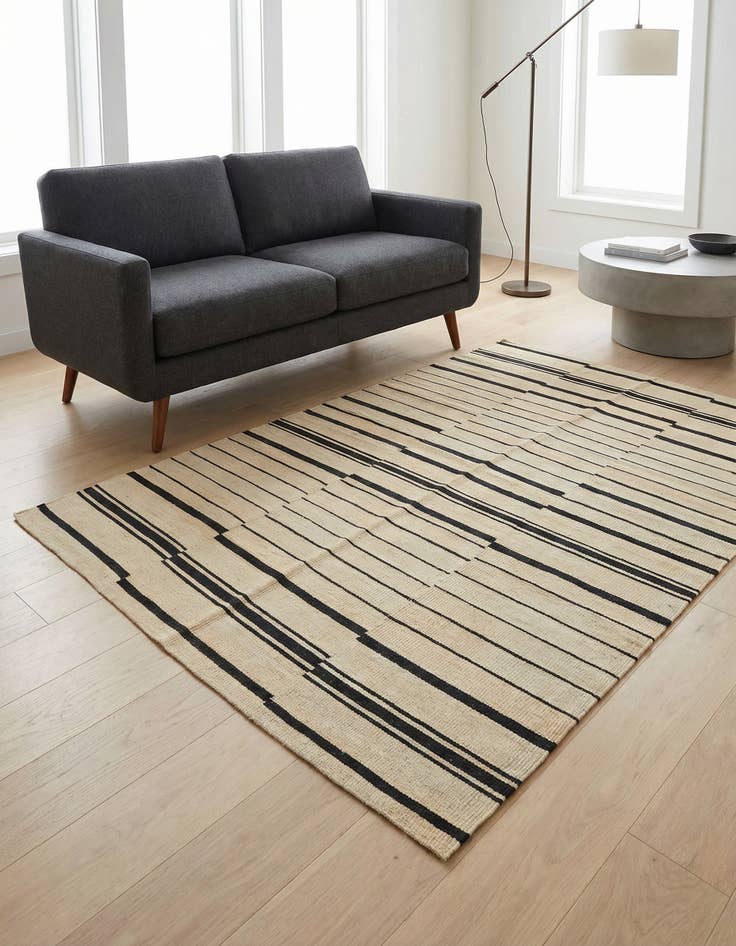 Detail image of 4' 1 x 5' 10 Hand Woven Kilim Modern Wool Rug