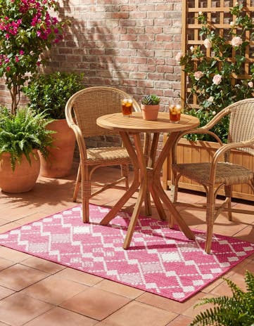 Magenta Easy-Clean Lattice Indoor / Outdoor Rug