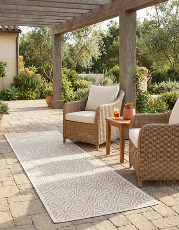 2' x 6' Easy-Clean Lattice Indoor / Outdoor Runner Rug