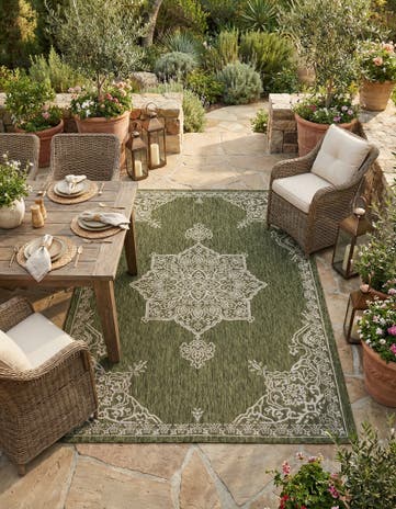 5' 3 x 8' Easy-Clean Traditional Indoor / Outdoor Rug
