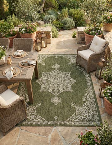 5' 3 x 8' Easy-Clean Traditional Indoor / Outdoor Rug