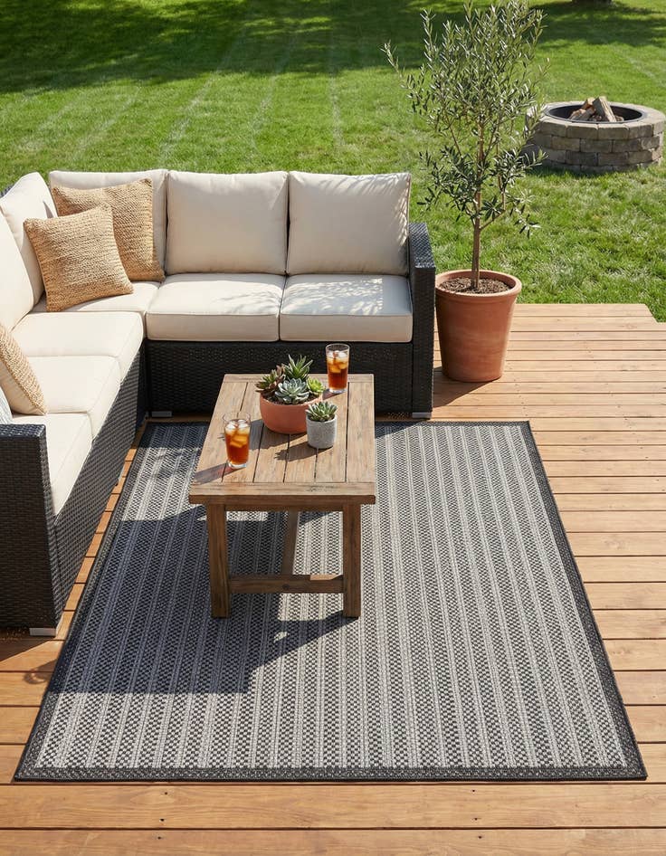 Detail image of 5' 3 x 8' Washable Border Indoor / Outdoor Rug