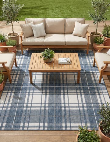 7' 10 x 10' Easy-Clean Checkered Indoor / Outdoor Rug