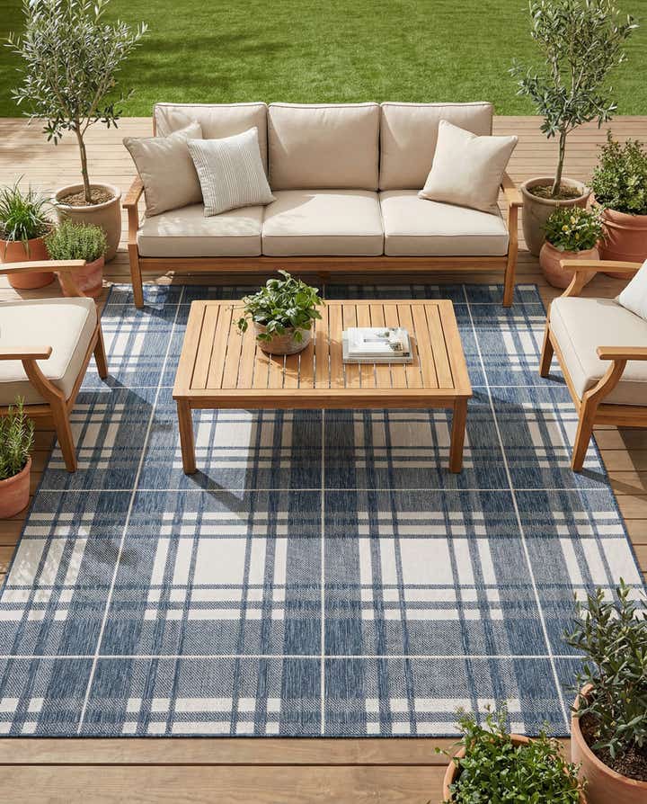 7' 10 x 10' Easy-Clean Checkered Indoor / Outdoor Rug