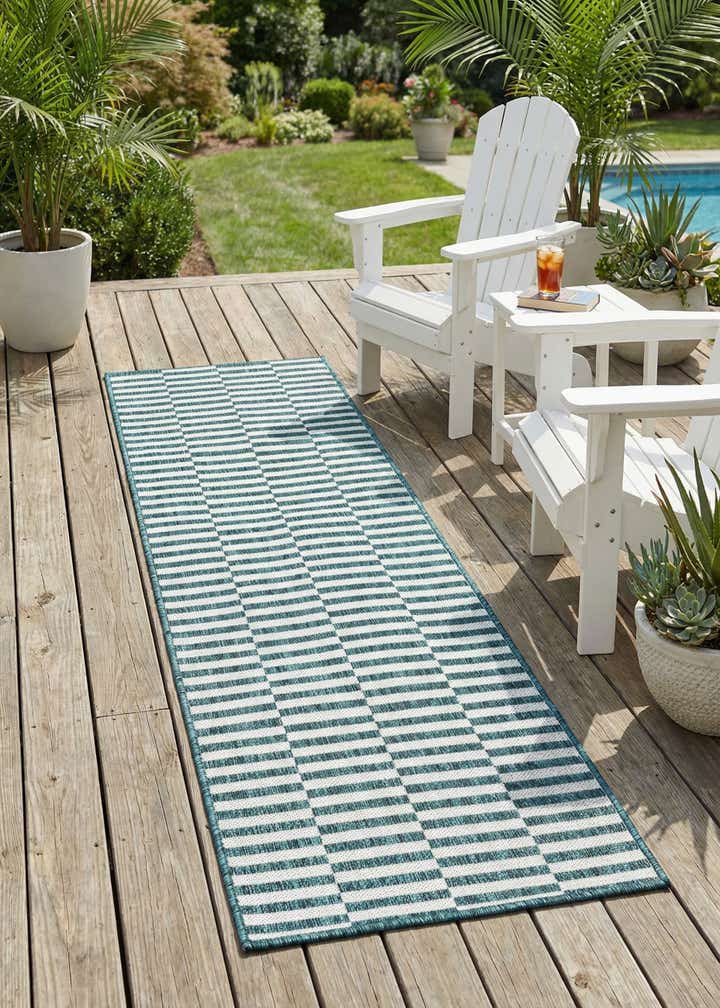 2' x 6' Easy-Clean Striped Indoor / Outdoor Runner Rug