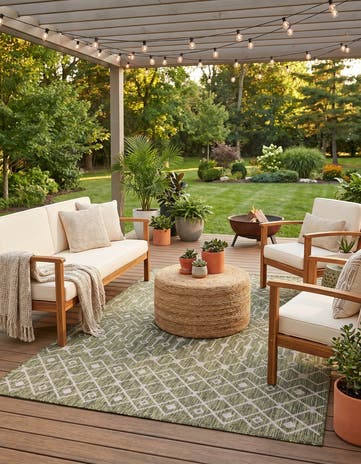 5' 3 x 8' Easy-Clean Lattice Indoor / Outdoor Rug
