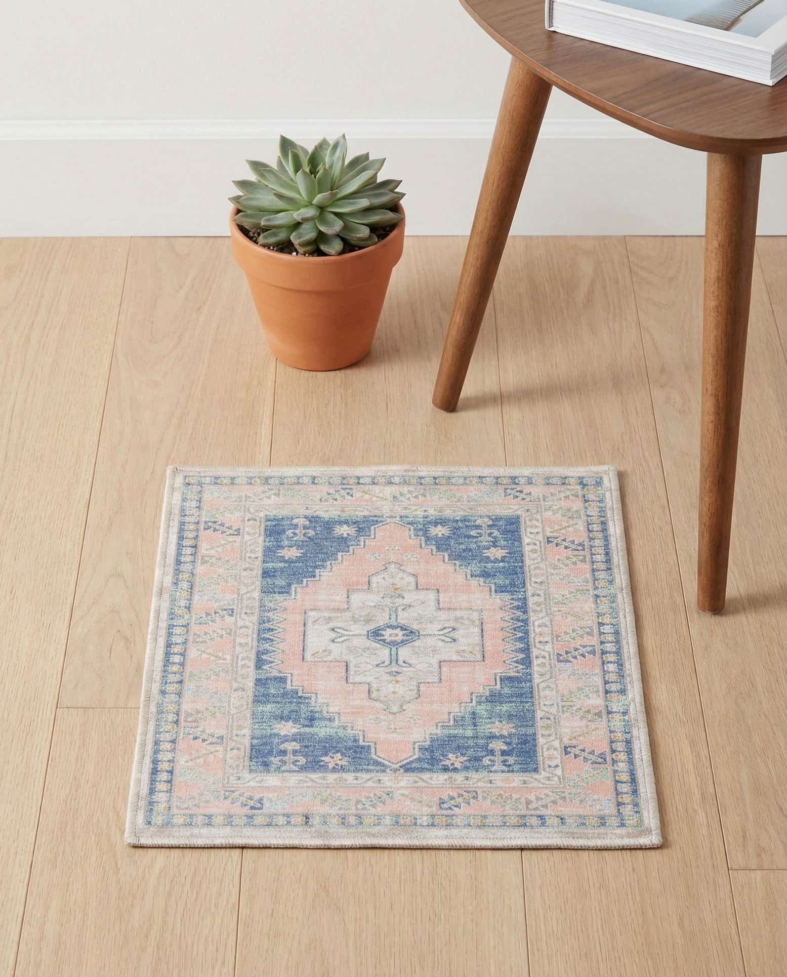 1' 4 x 1' 4 Whitney Sample Rug