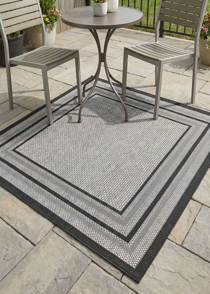 5' 3 x 5' 3 Easy-Clean Border Indoor / Outdoor Square Rug