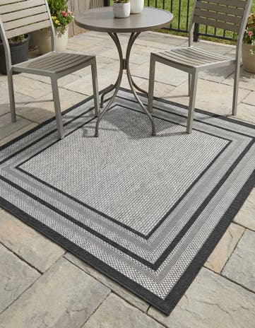 5' 3 x 5' 3 Easy-Clean Border Indoor / Outdoor Square Rug