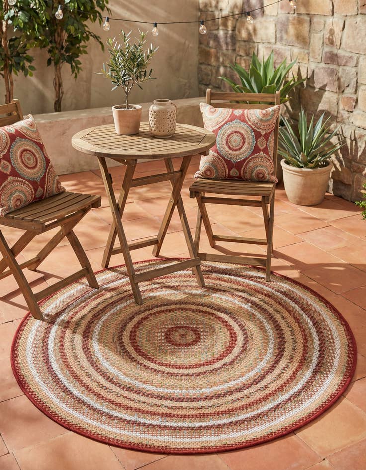 Detail image of 3' 3 x 3' 3  Washable Baja Indoor / Outdoor Round Rug