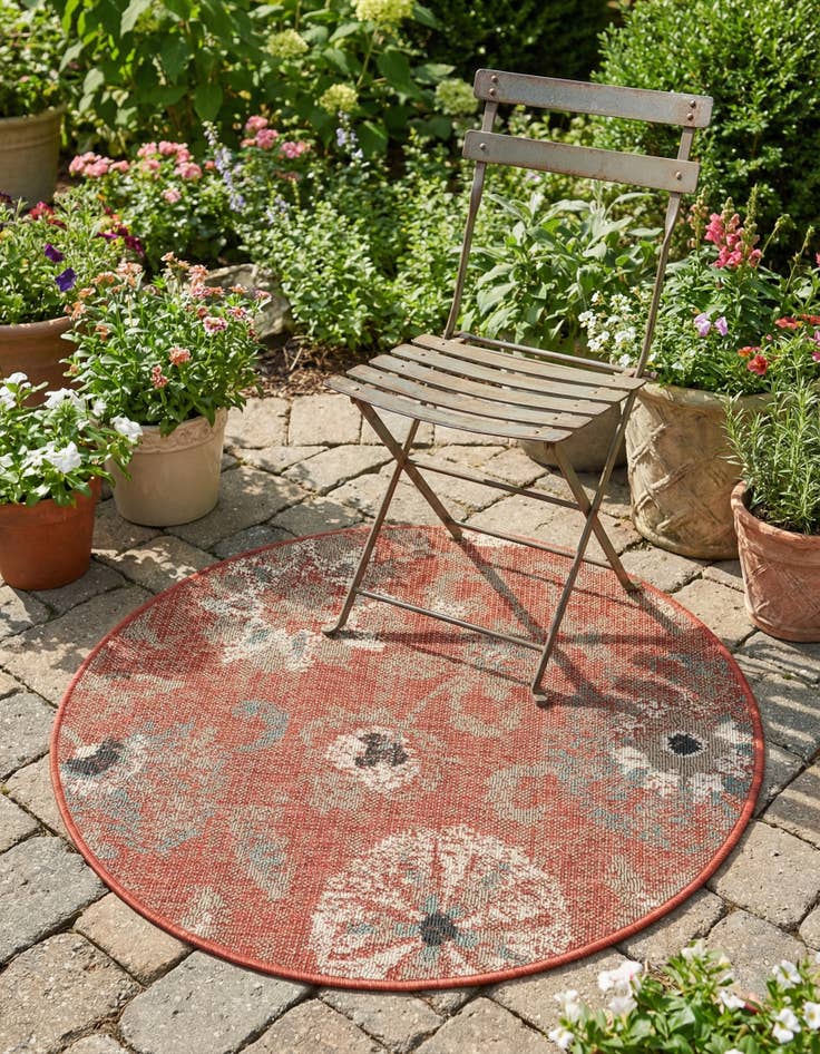 Detail image of 3' x 3' Washable Botanical Indoor / Outdoor Round Rug
