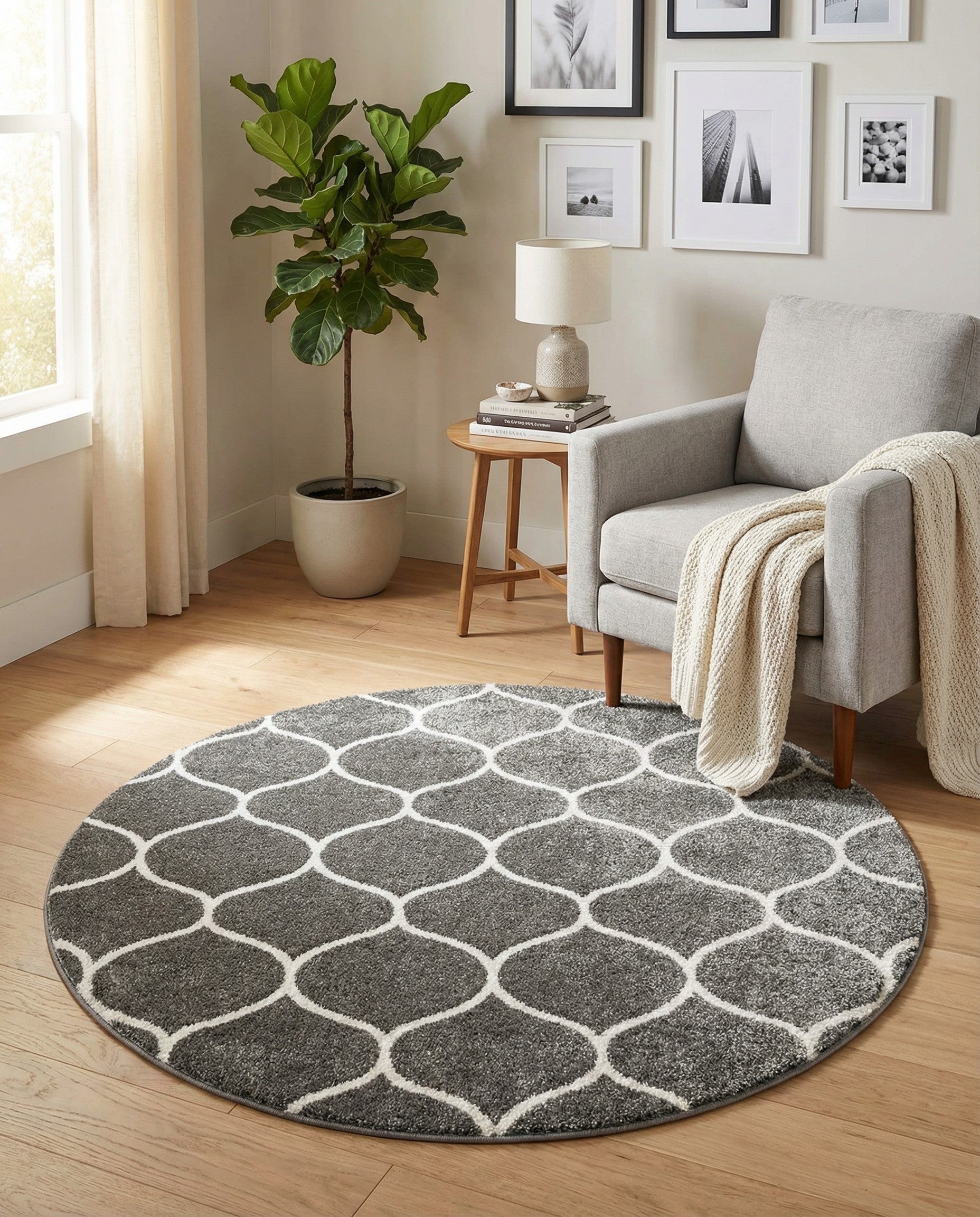 4' x 4' Trellis Frieze Round Rug