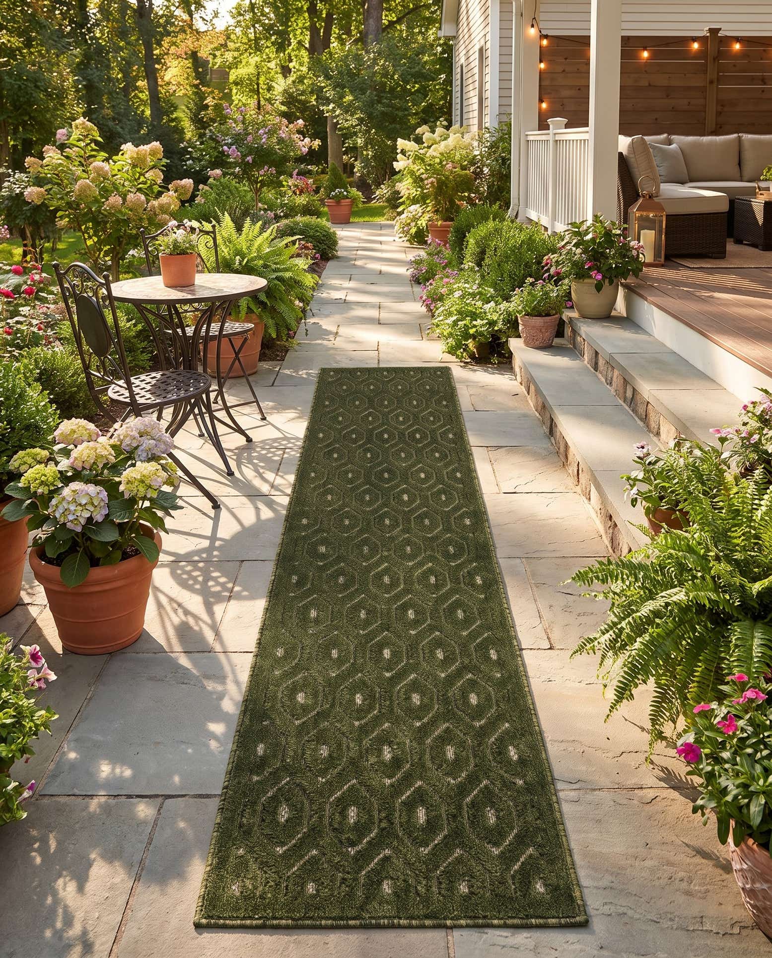 2' x 8' Easy-Clean Trellis Textured Indoor / Outdoor Runner Rug