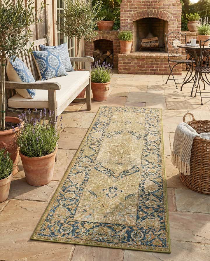 2' x 6' Easy-Clean Traditional Indoor / Outdoor Runner Rug