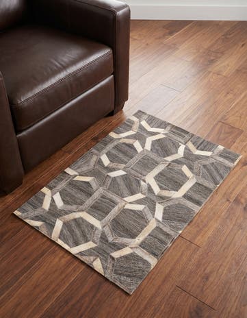 2' 2 x 3' 1 Cowhide Rug
