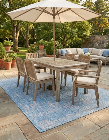 7' 10 x 11' Easy-Clean Traditional Indoor / Outdoor Rug