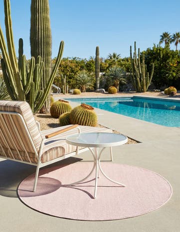 Pink Roses Easy-Clean Jill Zarin Palm Springs Indoor / Outdoor Round Rug