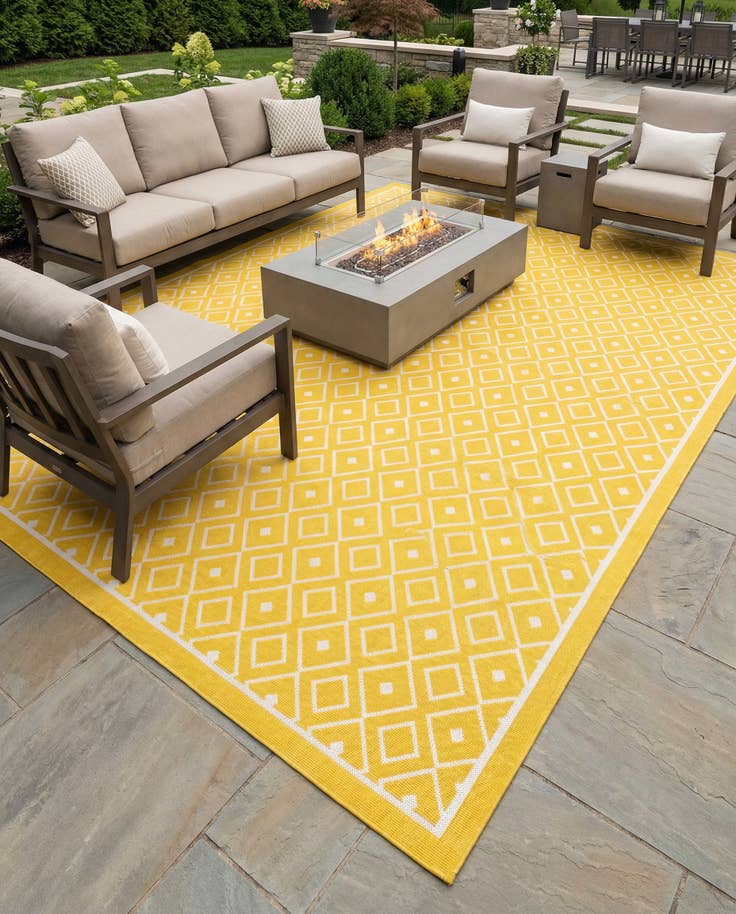 Detail image of 9' x 12' Easy-Clean Lattice Indoor / Outdoor Rug