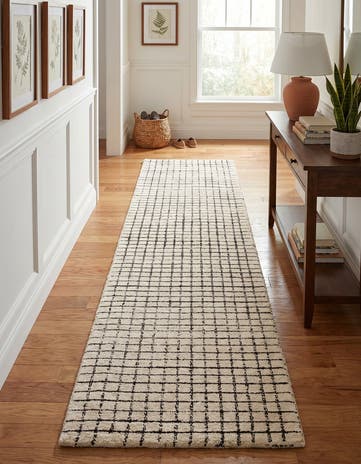 Ivory and Black Heritage Line Wool Runner Rug