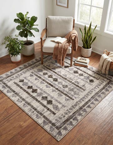 Ivory Grand Tradition Square Rug