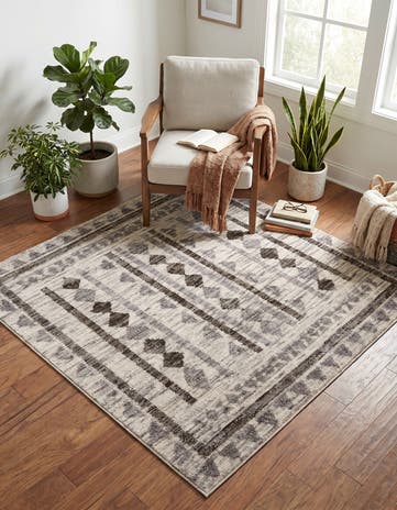 Ivory Grand Tradition Square Rug