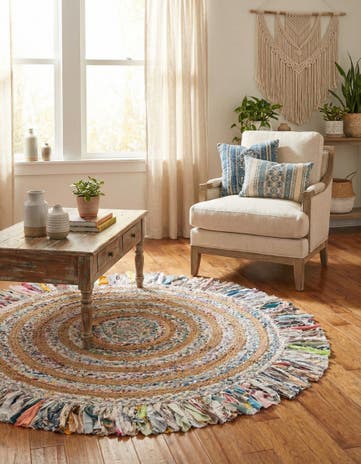 5' 1 x 5' 1 Hand Braided Chindi Jute Round Rug