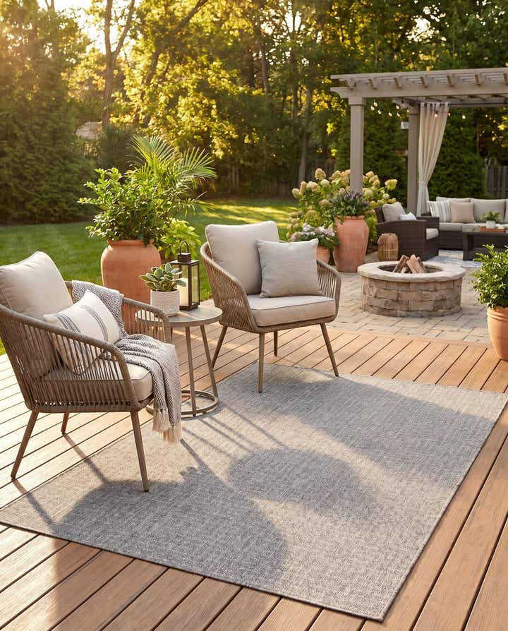 4' x 6' Easy-Clean Checkered Indoor / Outdoor Rug
