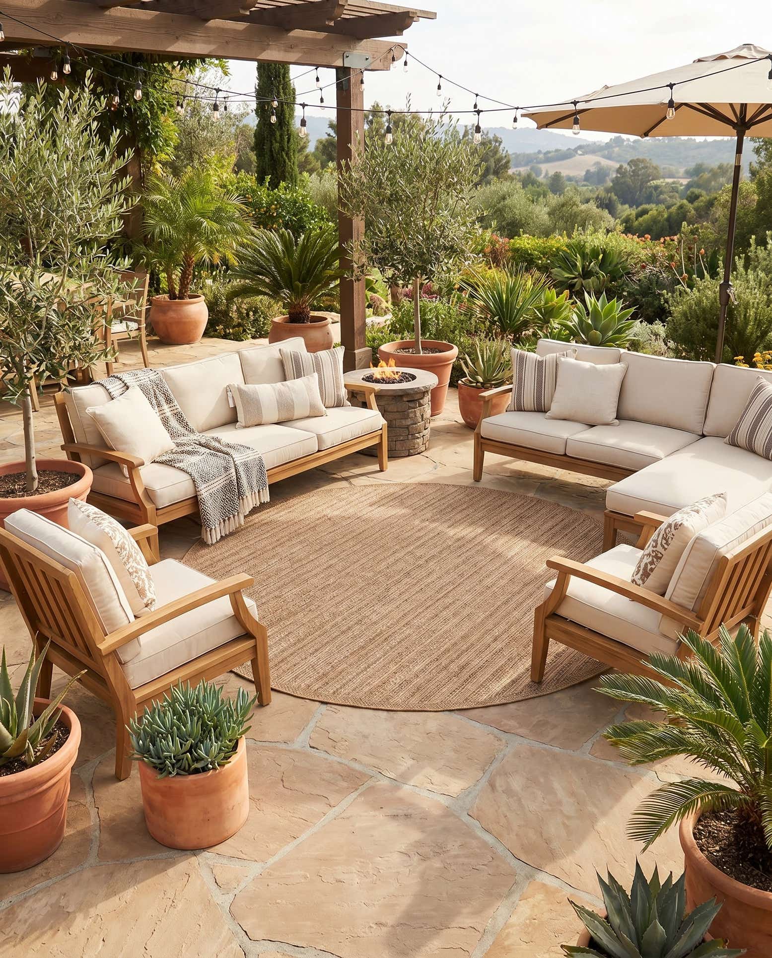 7' 10 x 7' 10 Easy-Clean Border Indoor / Outdoor Round Rug