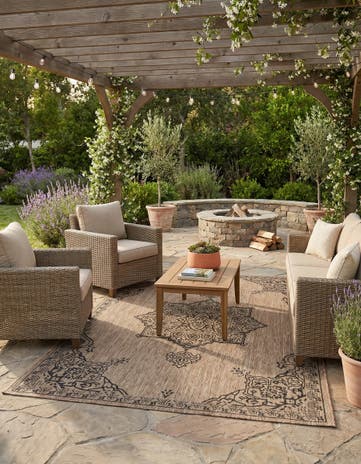 5' 3 x 8' Easy-Clean Traditional Indoor / Outdoor Rug