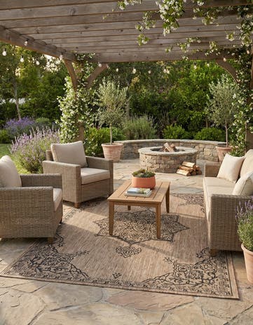 5' 3 x 8' Easy-Clean Traditional Indoor / Outdoor Rug