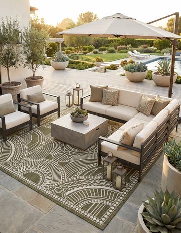 Green Easy-Clean Traditional Indoor / Outdoor Square Rug