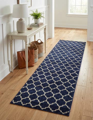 2' 7 x 8' Lattice Runner Rug