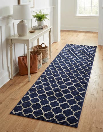 2' 7 x 8' Lattice Runner Rug