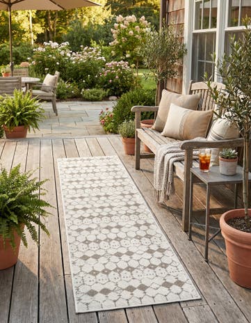 2' x 8' Easy-Clean Lattice Indoor / Outdoor Runner Rug