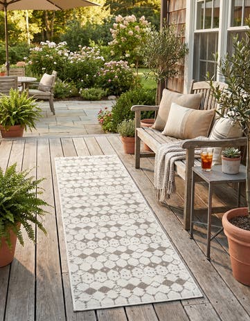 2' x 8' Easy-Clean Lattice Indoor / Outdoor Runner Rug