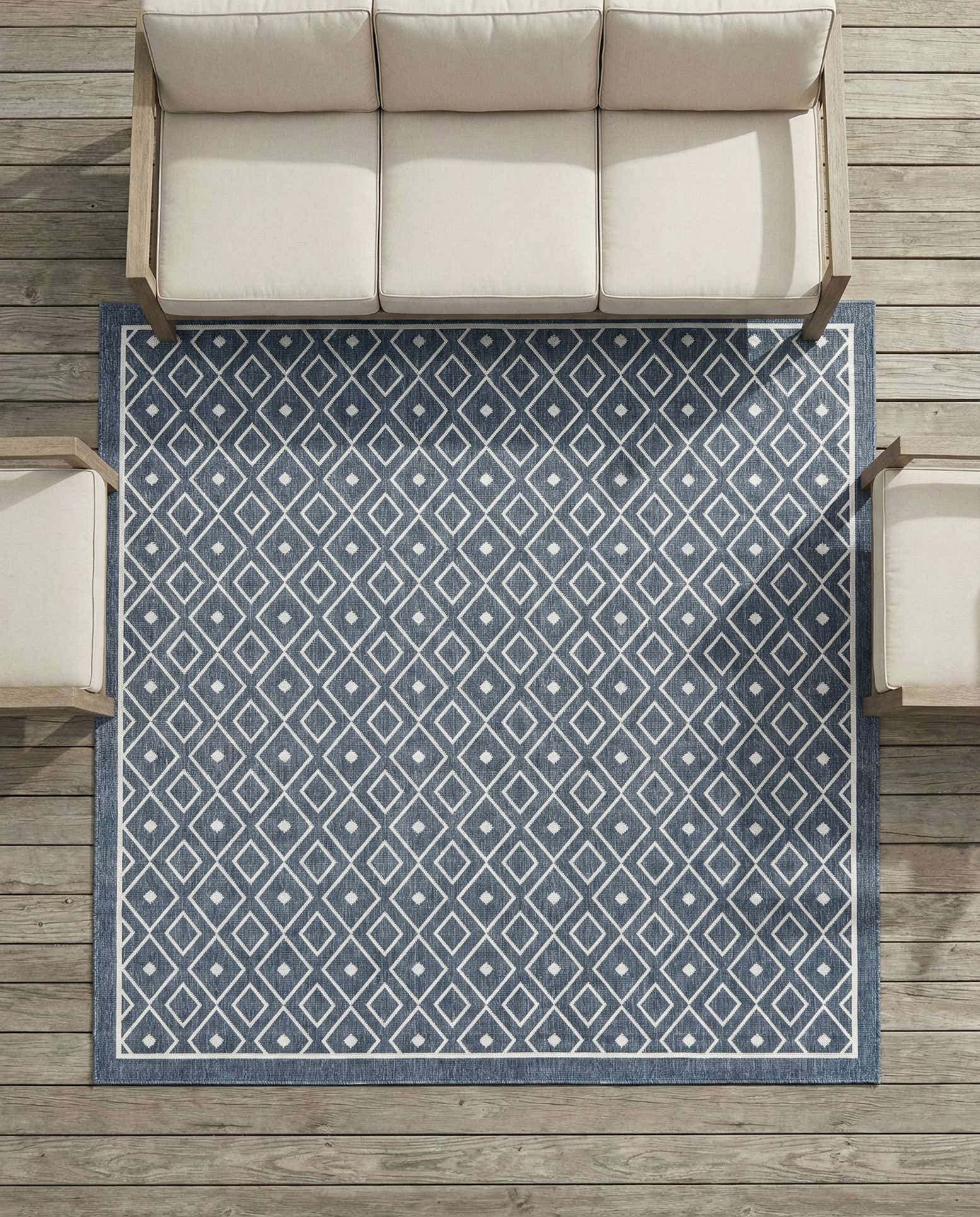 7' 10 x 7' 10 Easy-Clean Lattice Indoor / Outdoor Square Rug