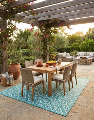 9' x 12' Easy-Clean Lattice Indoor / Outdoor Rug