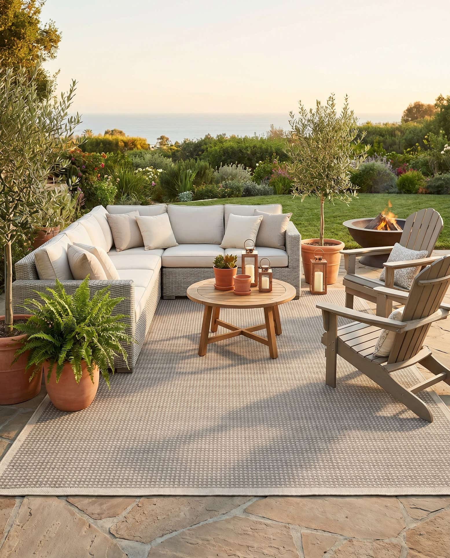 9' x 12' Easy-Clean Border Indoor / Outdoor Rug