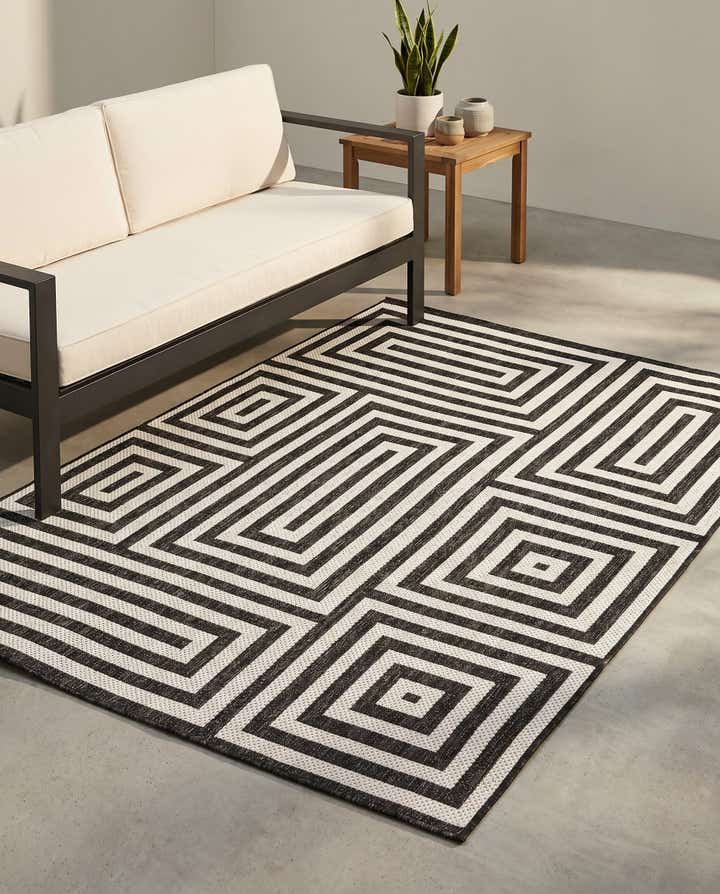 5' 3 x 7' Easy-Clean Modern Indoor / Outdoor Rug