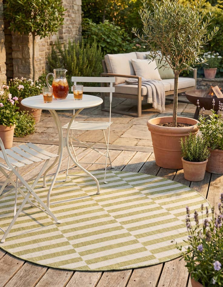 Detail image of 5' 3 x 5' 3 Washable Ribbon Indoor / Outdoor Round Rug