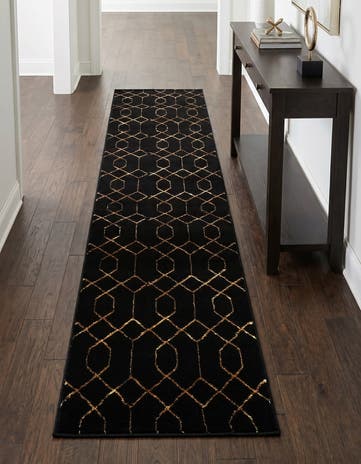 2' x 8' Marilyn Monroe™ Glam Trellis Runner Rug