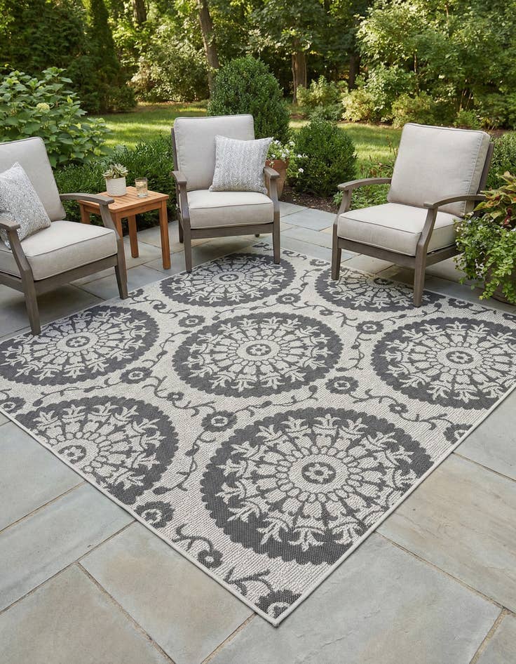 Detail image of 6' x 6' Washable Botanical Indoor / Outdoor Square Rug