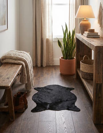 1' 8 x 2' 6 Cowhide Leather Rug