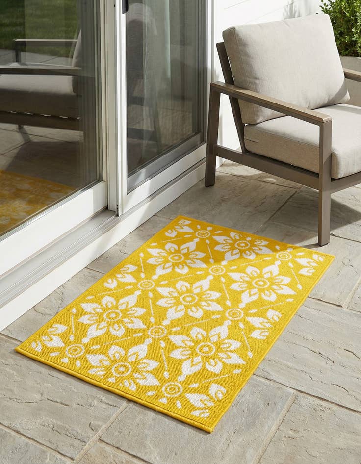 Detail image of 2' x 3' Washable Lattice Indoor / Outdoor Rug