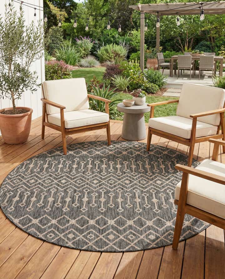 7' 10 x 7' 10 Easy-Clean Lattice Indoor / Outdoor Round Rug