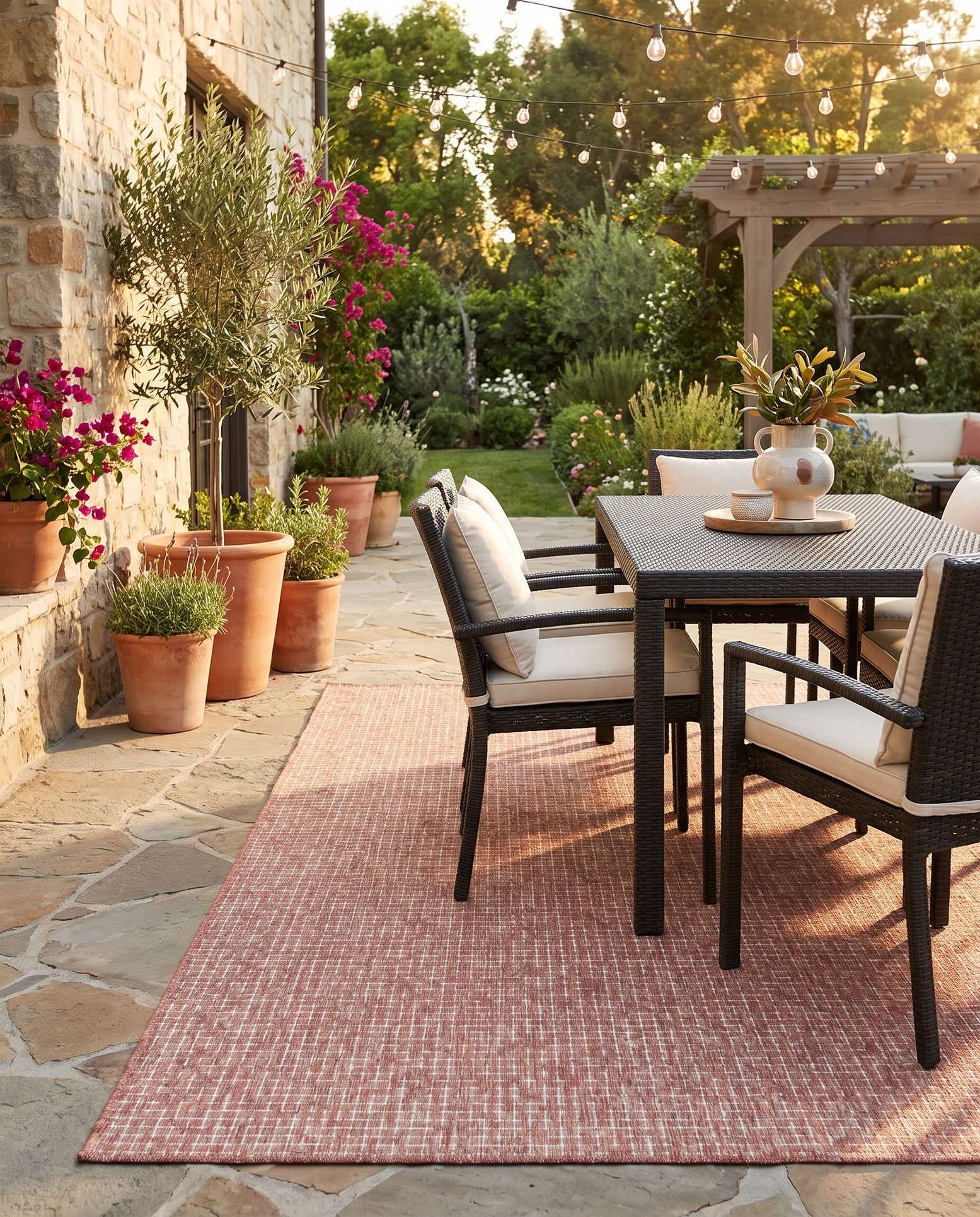 7' 10 x 10' Easy-Clean Checkered Indoor / Outdoor Rug