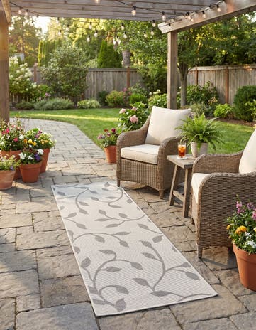 Gray Easy-Clean Botanical Indoor / Outdoor Runner Rug