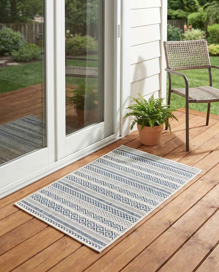 2' x 3' Easy-Clean Ribbon Indoor / Outdoor Rug
