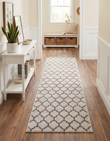 2' 7 x 8' Lattice Runner Rug